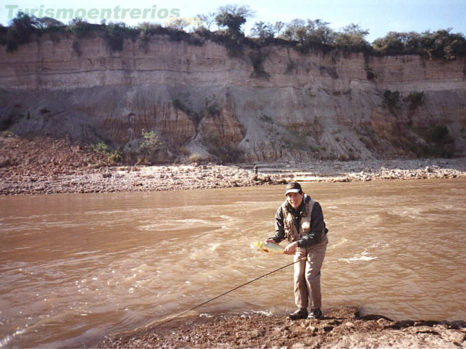 Pesca en el Río Paraná - Imagen: Turismoentrerios.com